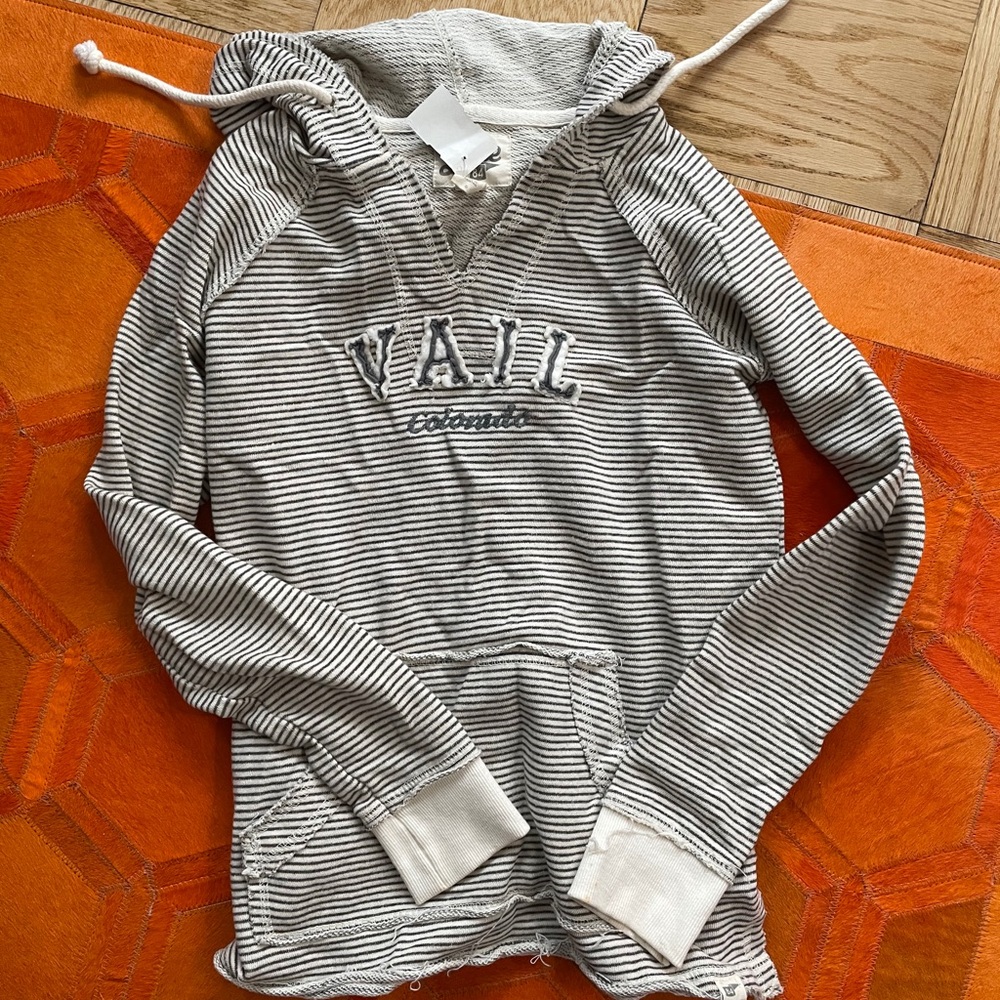 NWT vail sweatshirt